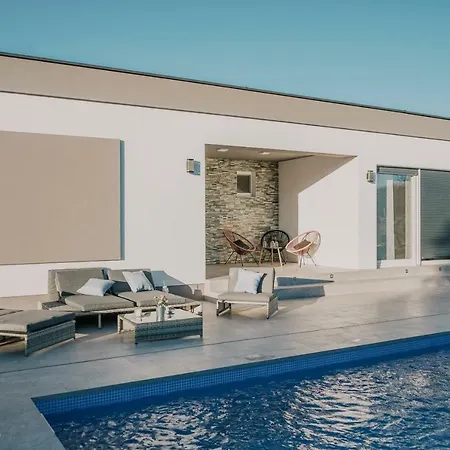 Orhidelia Pool & Relax New Opening 2019 Liznjan